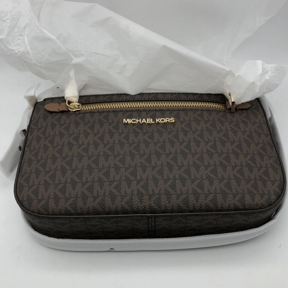 Jet Set Large Logo Crossbody Bag